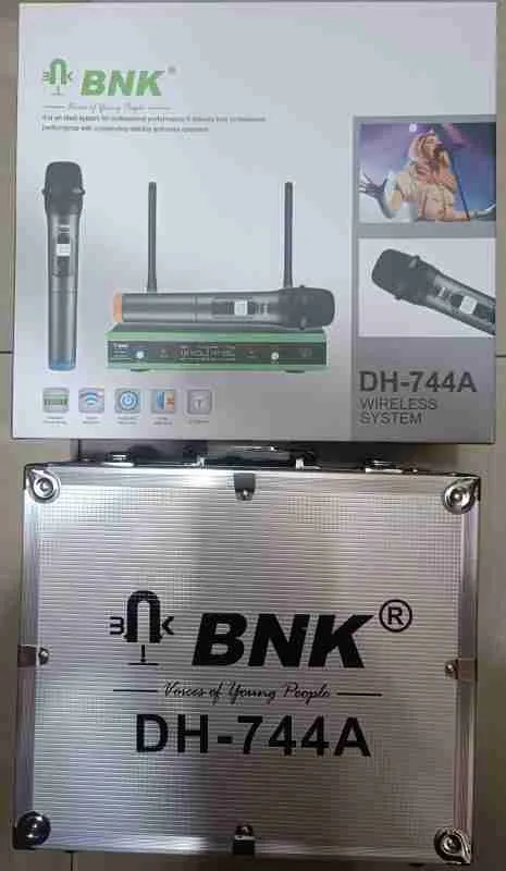 BNK 744A Wireless Microphone with an Aluminum Case